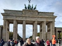 029-O portao de Brandenburgo era um de varios portoes usados para entrar na cidade