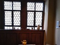 025-No interior da casa - uma mesa posta - Cena de familia