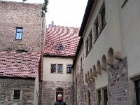 049-Na porta da Igreja