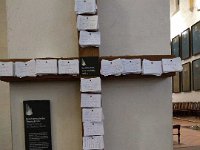 013-Uma cruz chama a nossa atencao