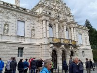 037-O interior e tao luxuoso que chega a incomodar os olhos